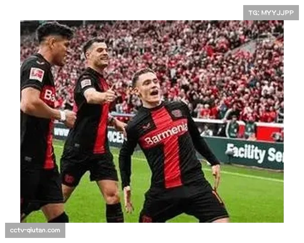 实时：美因茨后卫两黄变一红被罚下，球队少一人作战